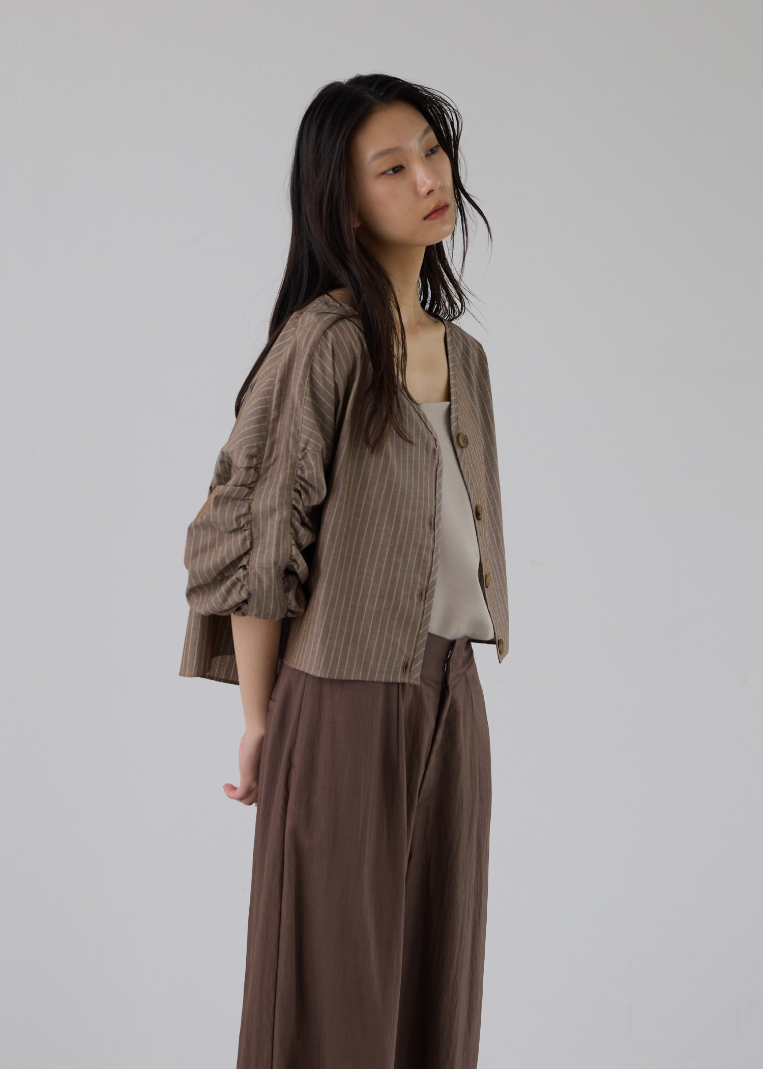 volume gather sleeve v neck BL