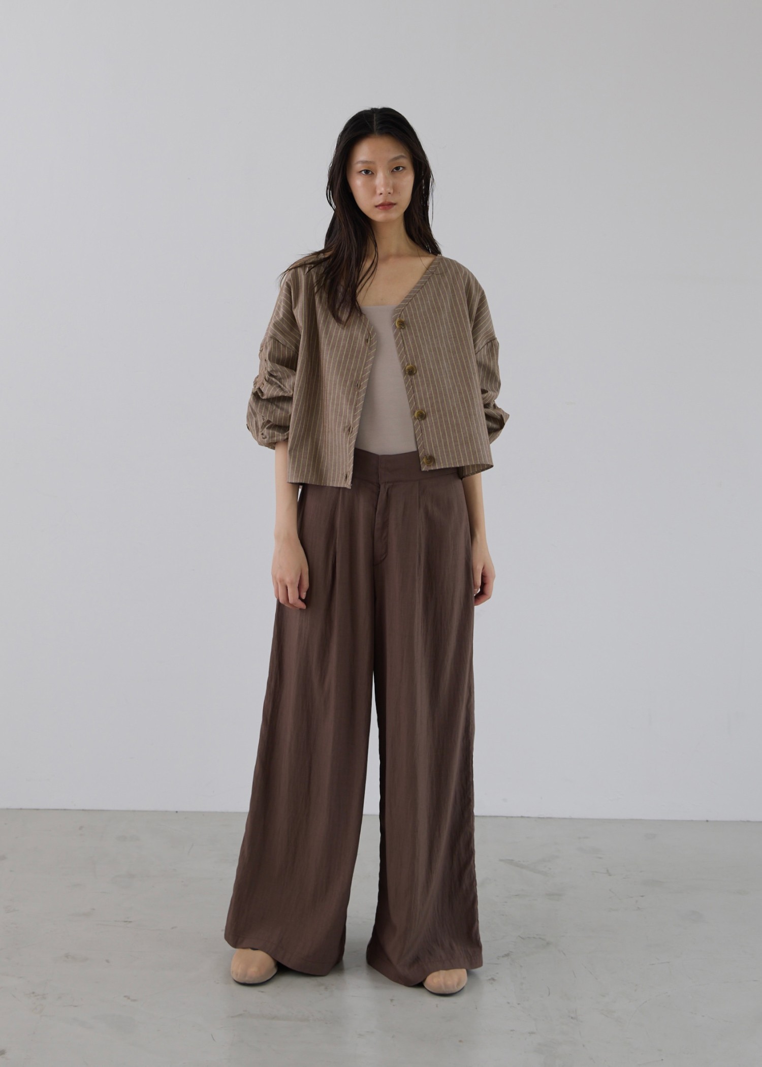 volume gather sleeve v neck BL