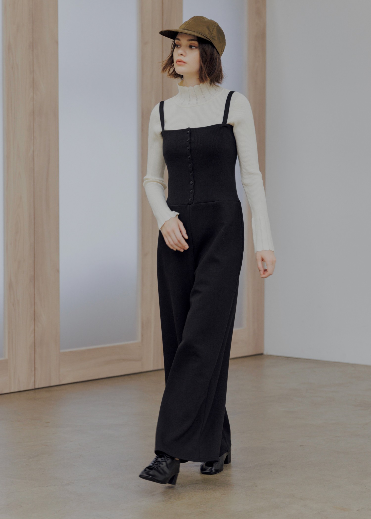 scallop high neck flare sleeve knit