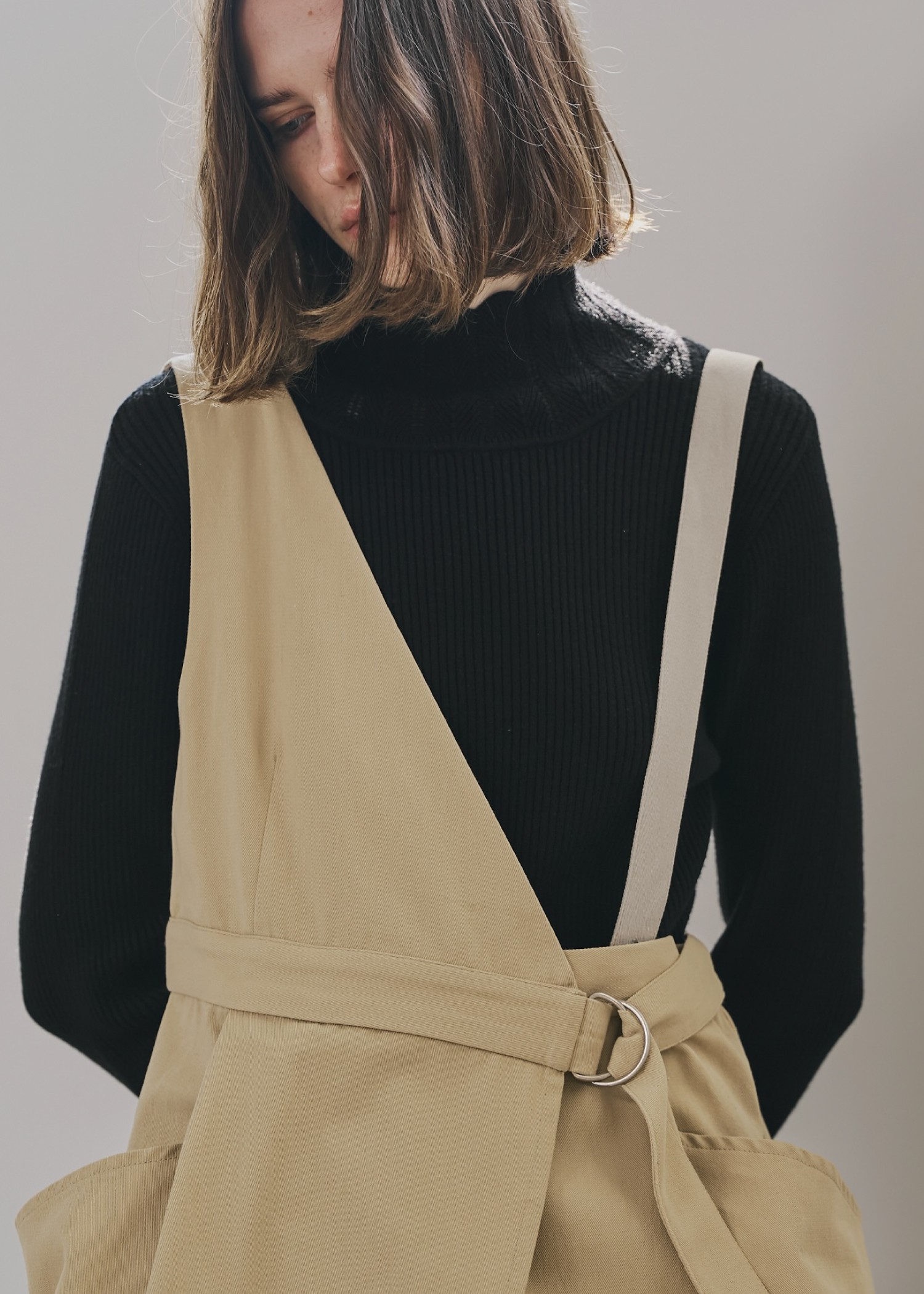 scallop high neck flare sleeve knit