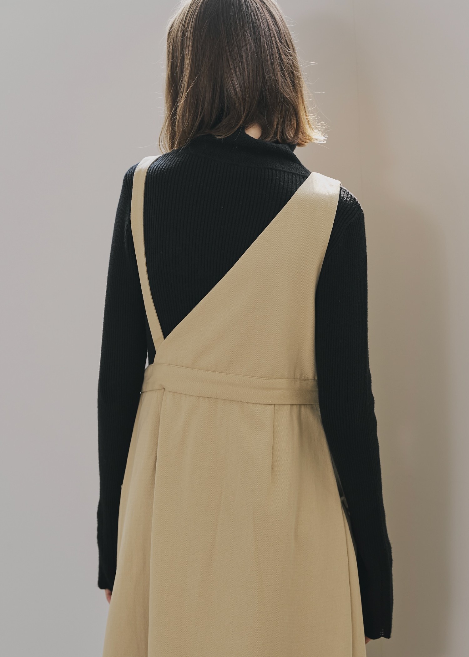 scallop high neck flare sleeve knit