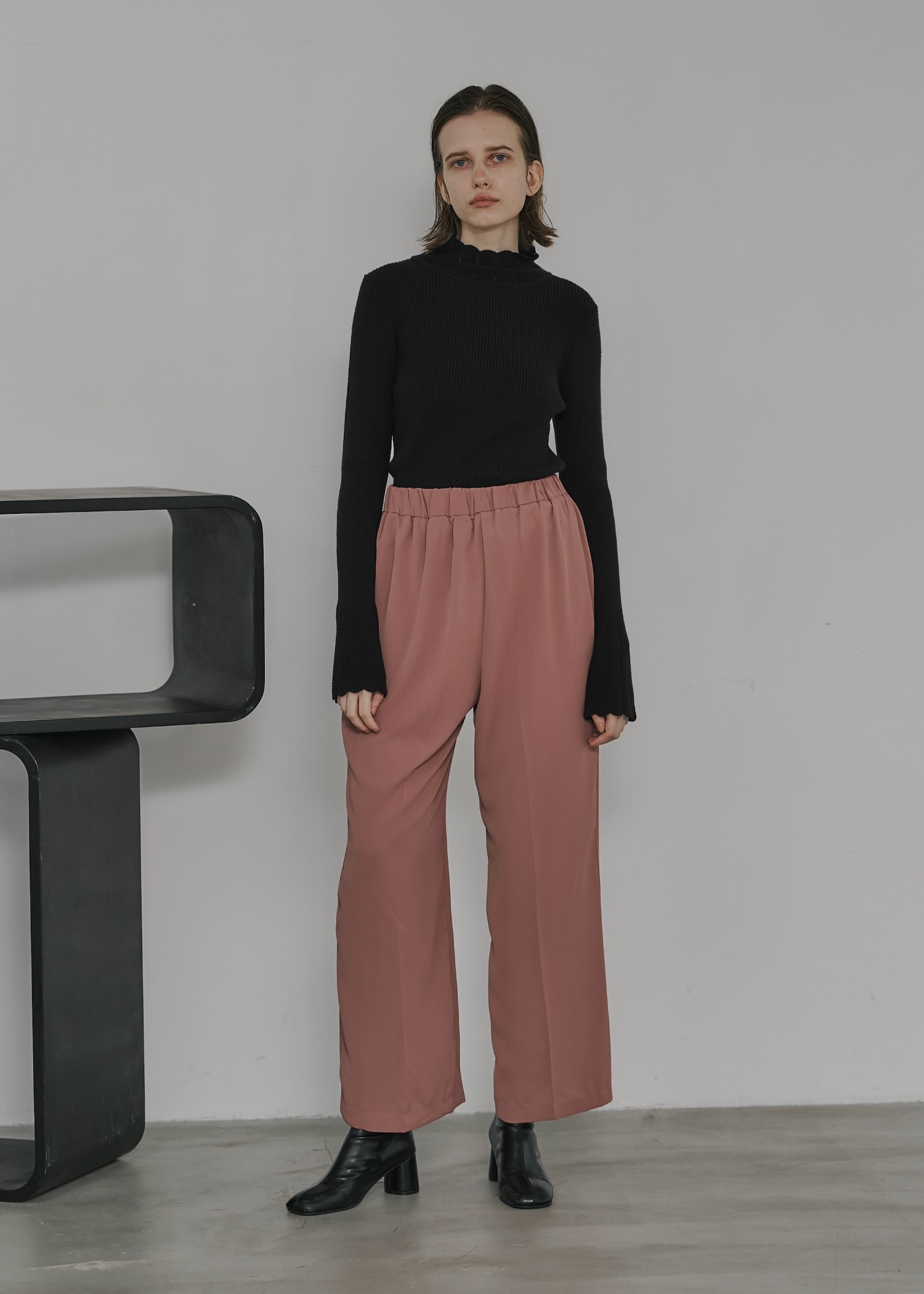 scallop high neck flare sleeve knit