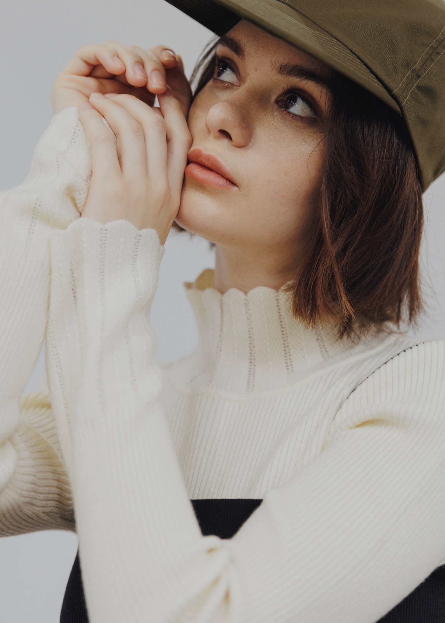 scallop high neck flare sleeve knit