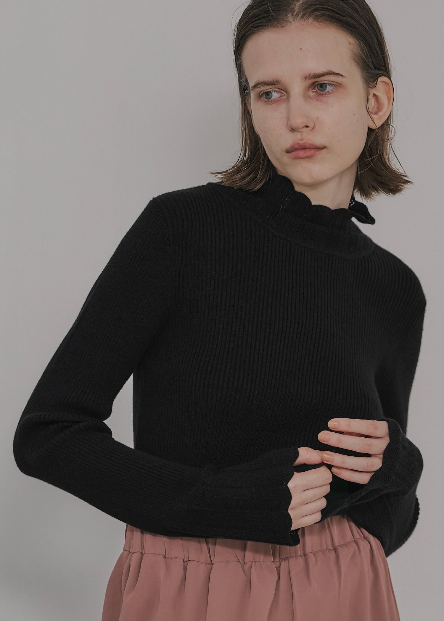 scallop high neck flare sleeve knit