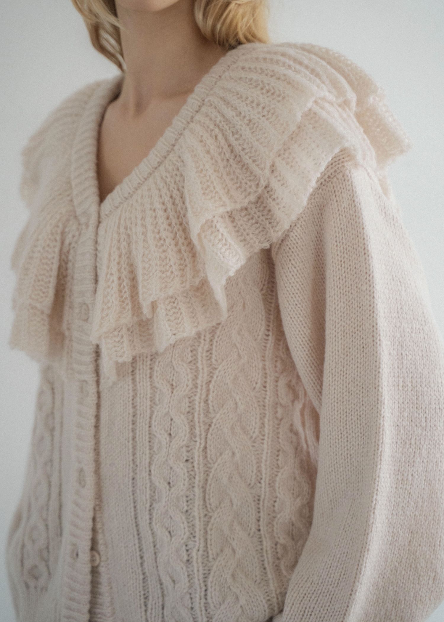 shoulder frill cable knit cardigan