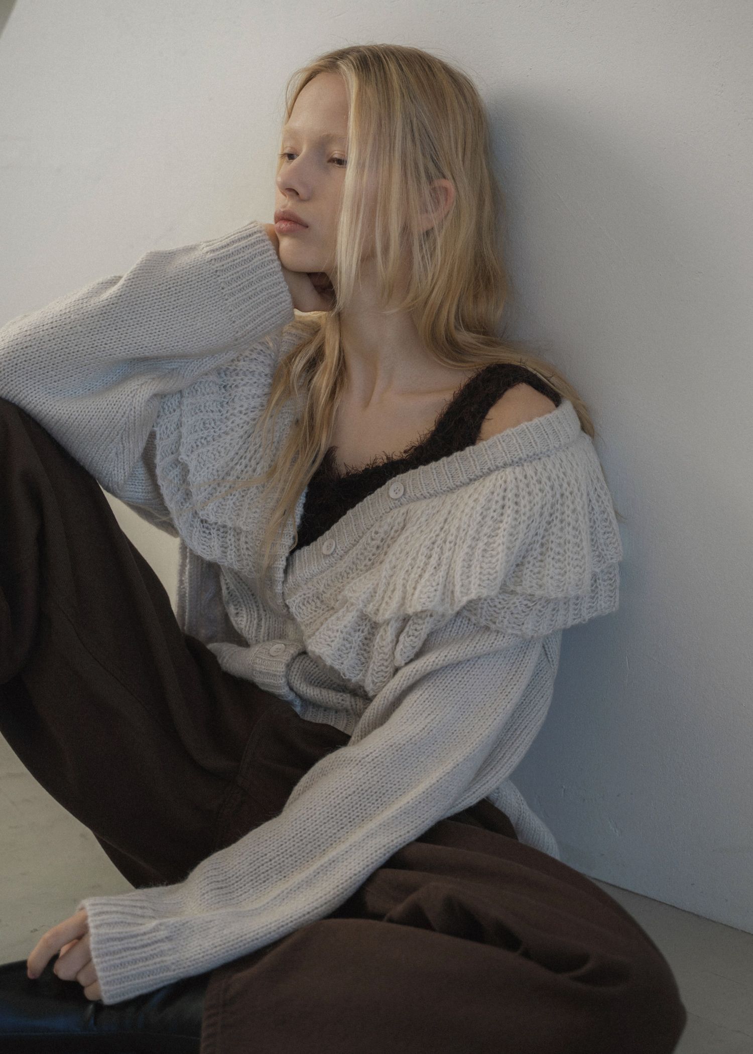 shoulder frill cable knit cardigan