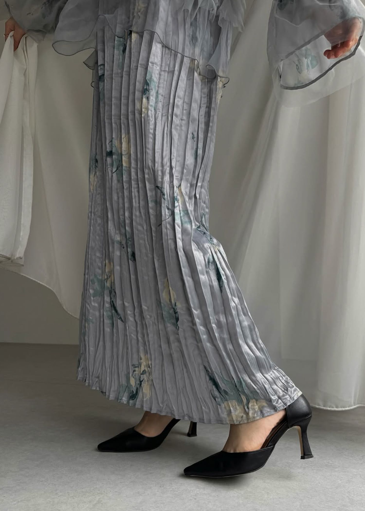 random tulle layered iris pleats OP