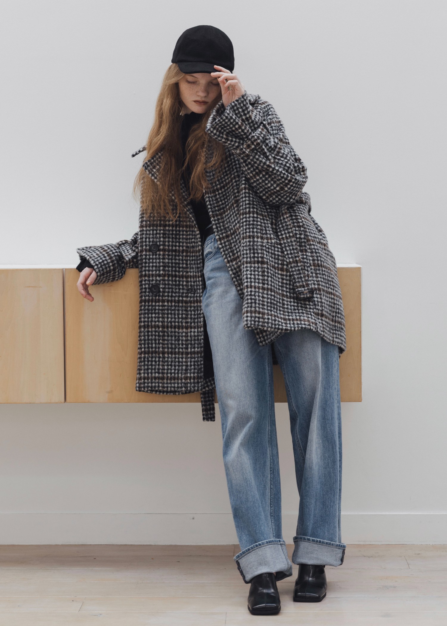 middle shaggy volume sleeve trench coat