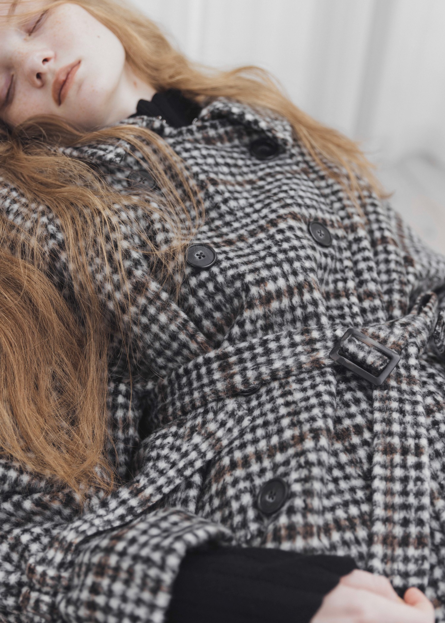 middle shaggy volume sleeve trench coat