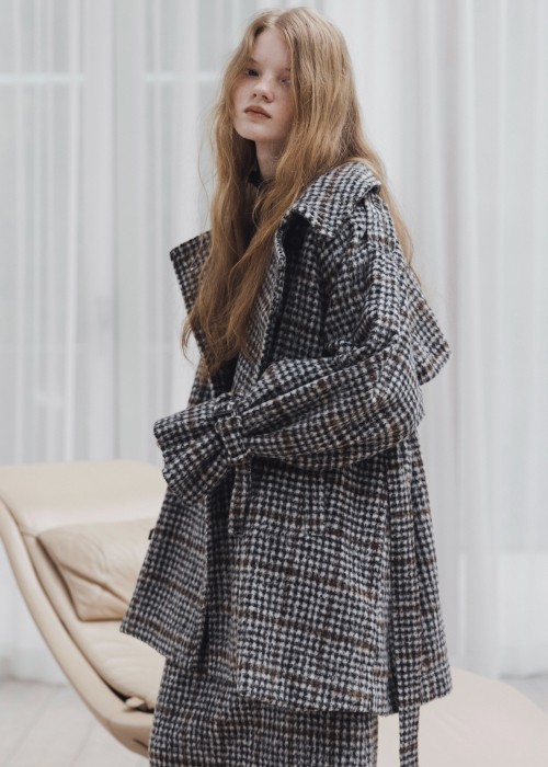 middle shaggy volume sleeve trench coat