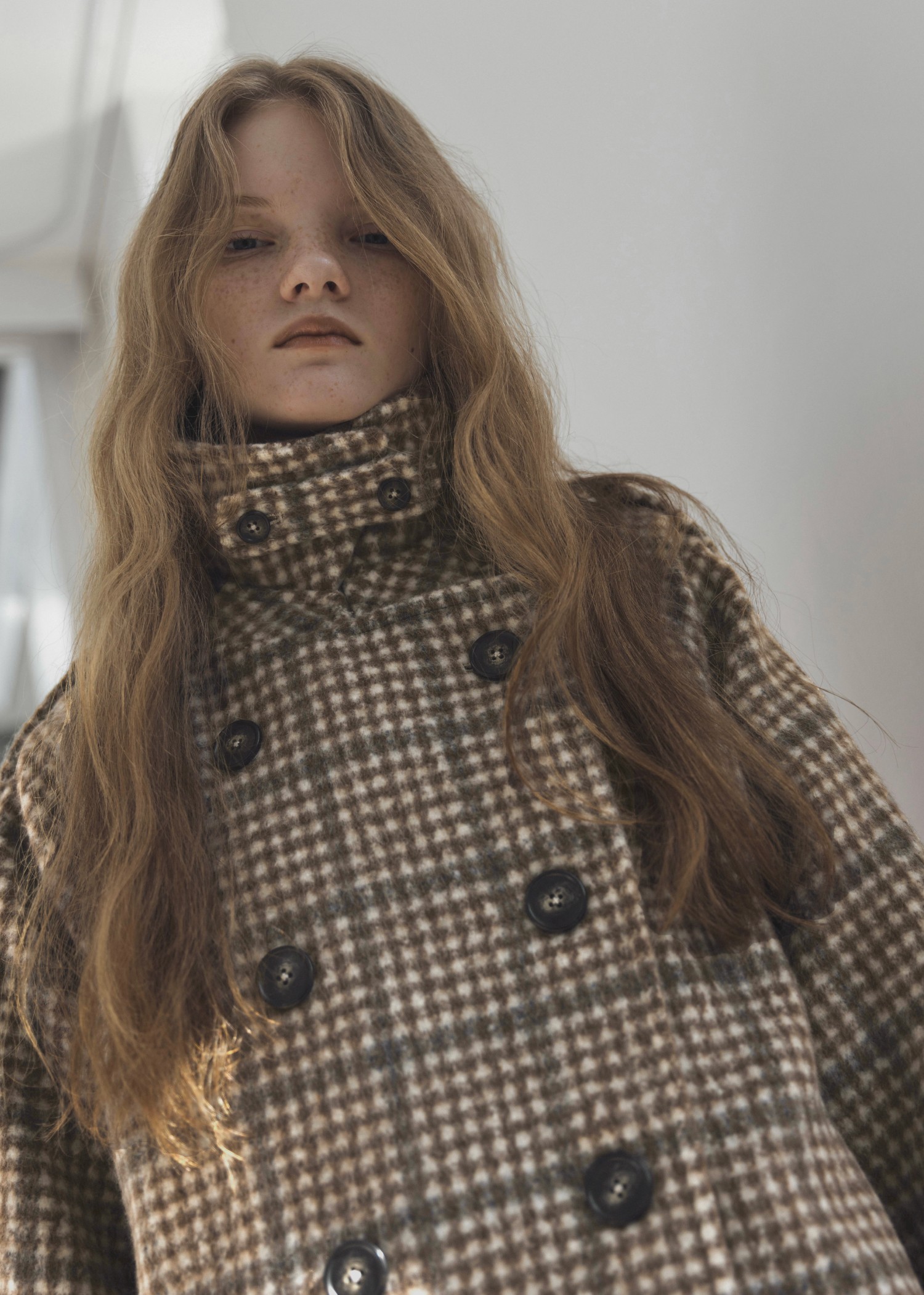 middle shaggy volume sleeve trench coat