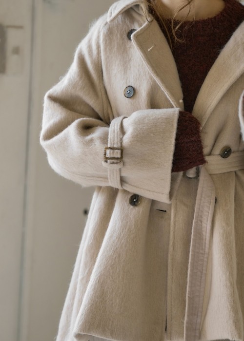 middle shaggy volume sleeve trench coat