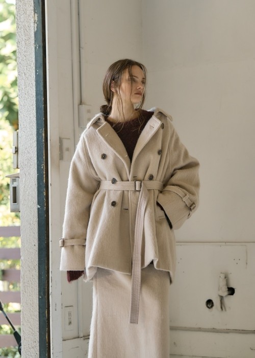 middle shaggy volume sleeve trench coat