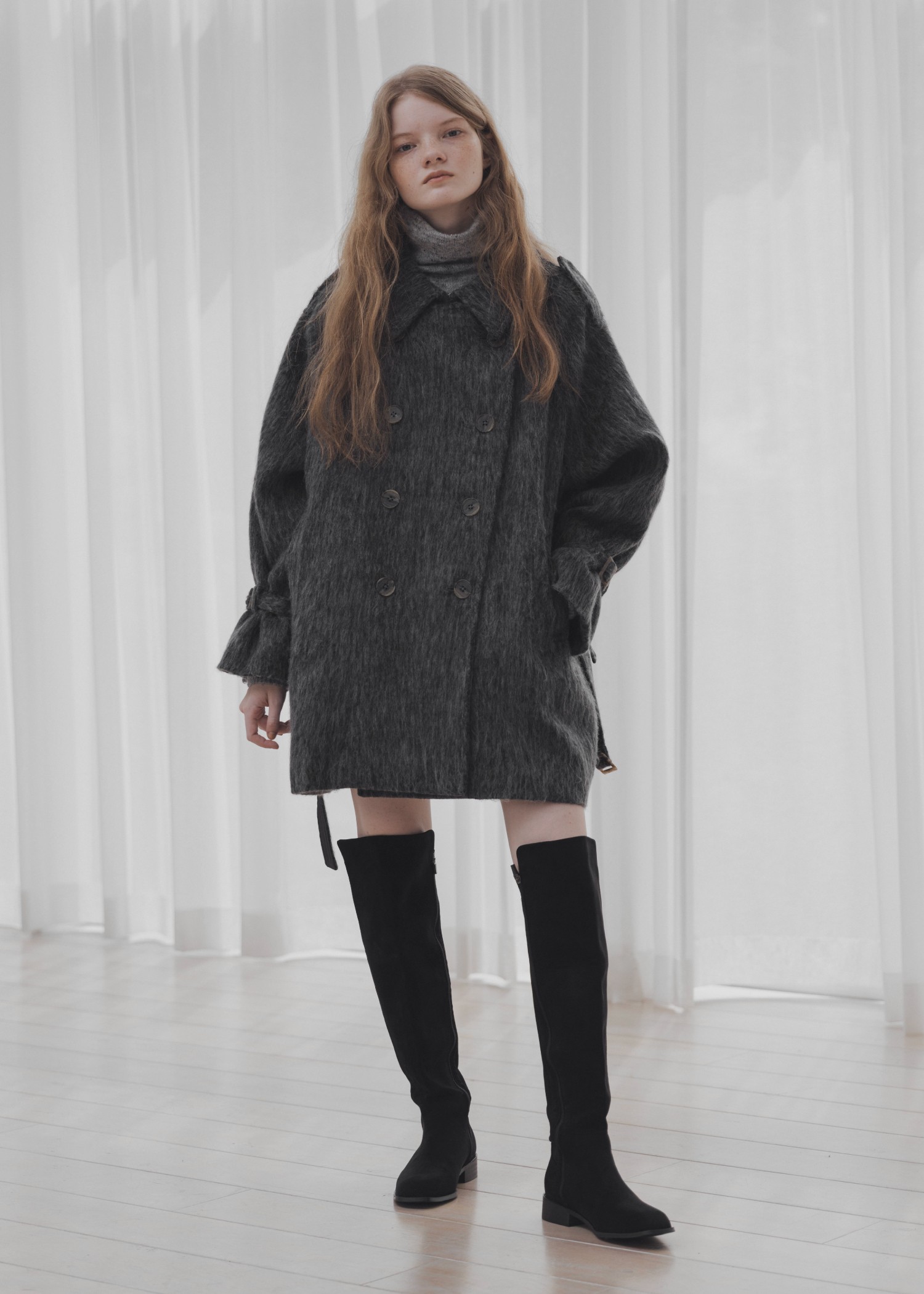 middle shaggy volume sleeve trench coat