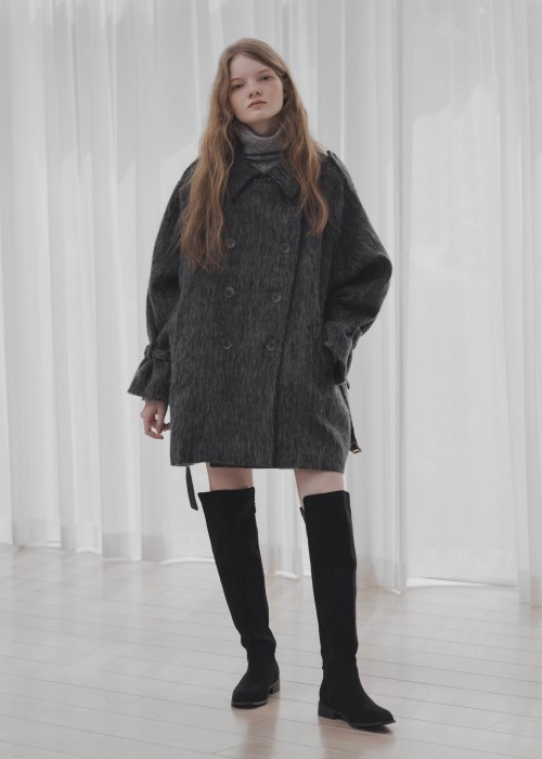 middle shaggy volume sleeve trench coat