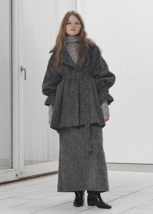 middle shaggy volume sleeve trench coat