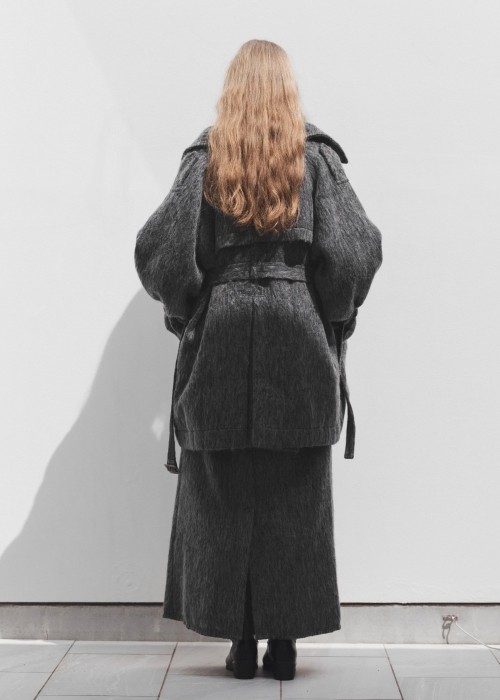 middle shaggy volume sleeve trench coat