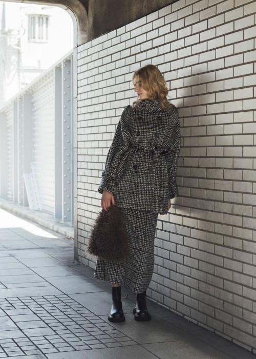 middle shaggy volume sleeve trench coat