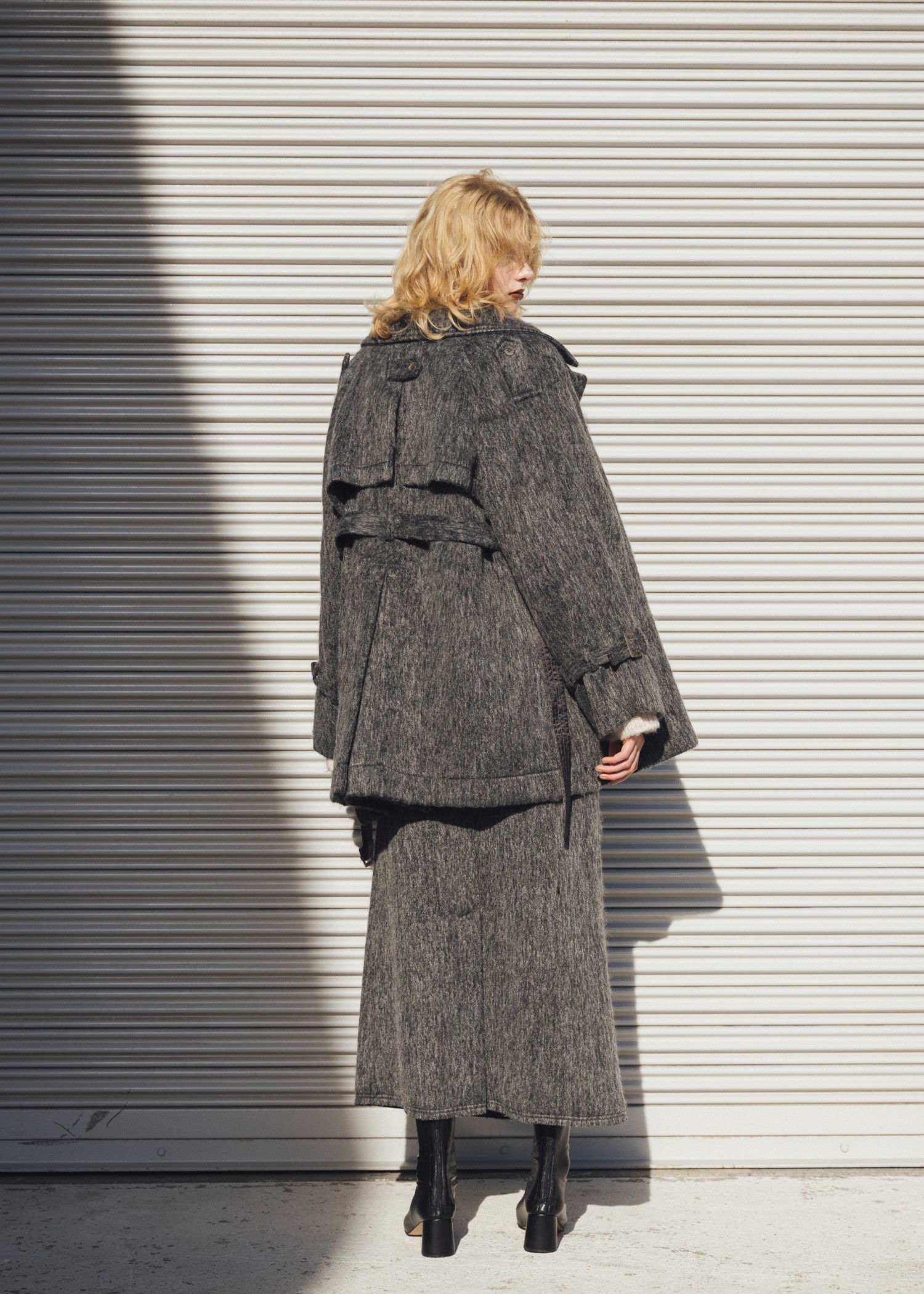 middle shaggy volume sleeve trench coat