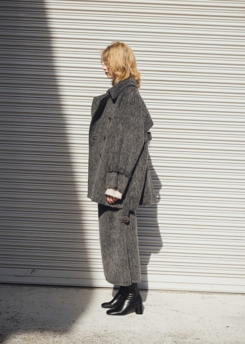 middle shaggy volume sleeve trench coat