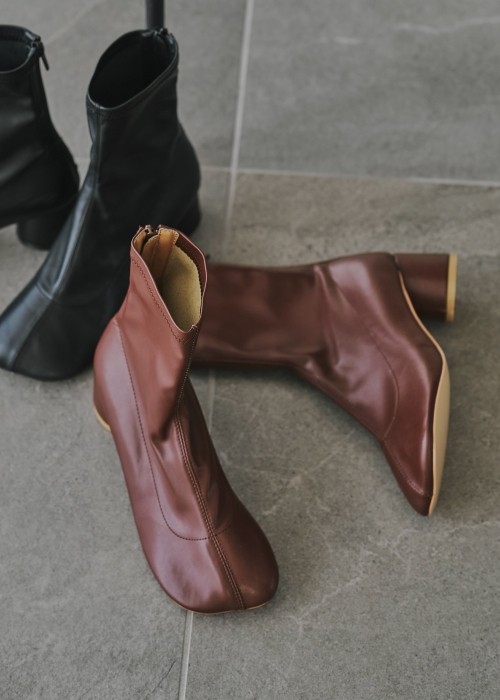 round toe heel boots