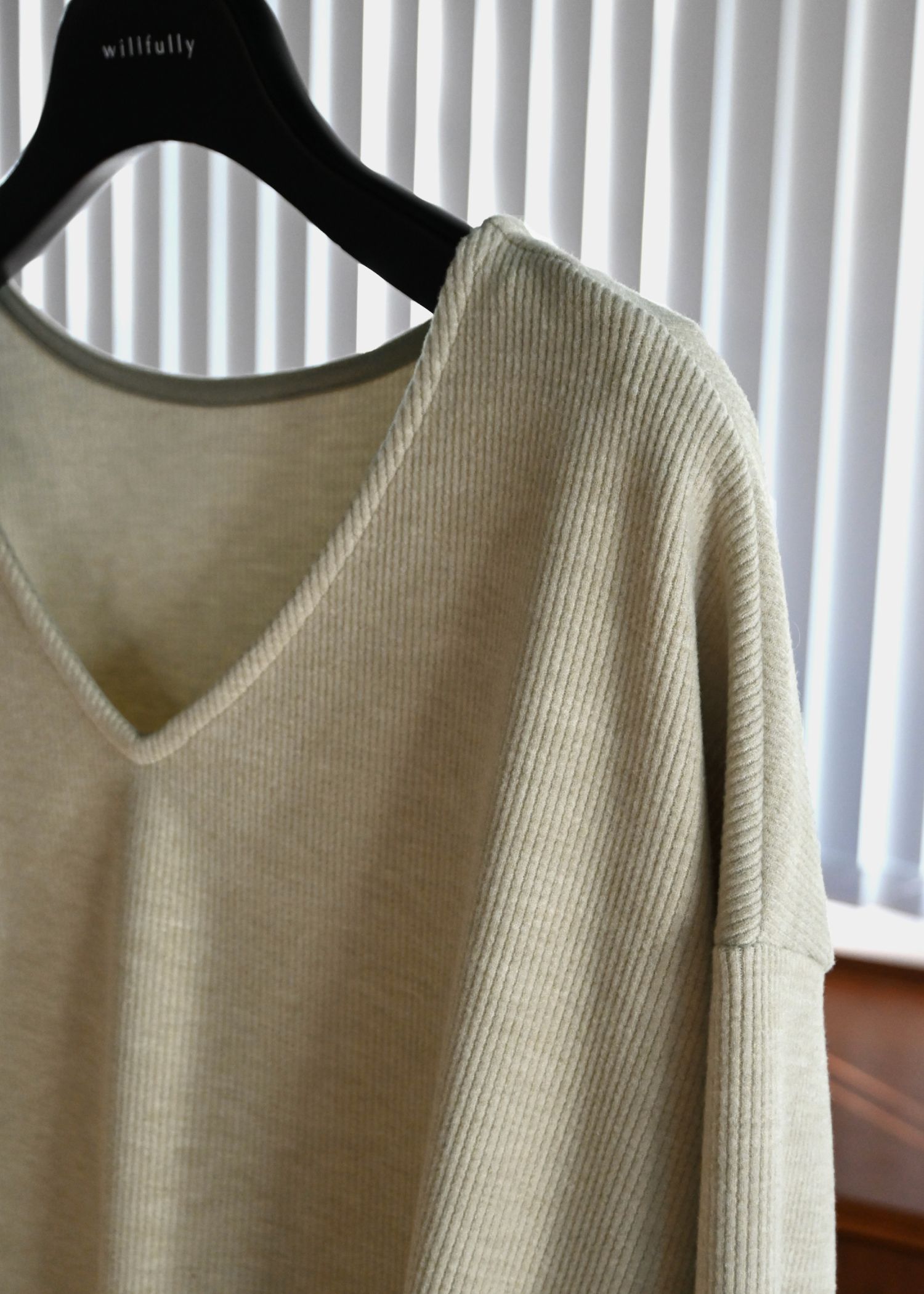 side ribbon tuck bell sleeve rib tops