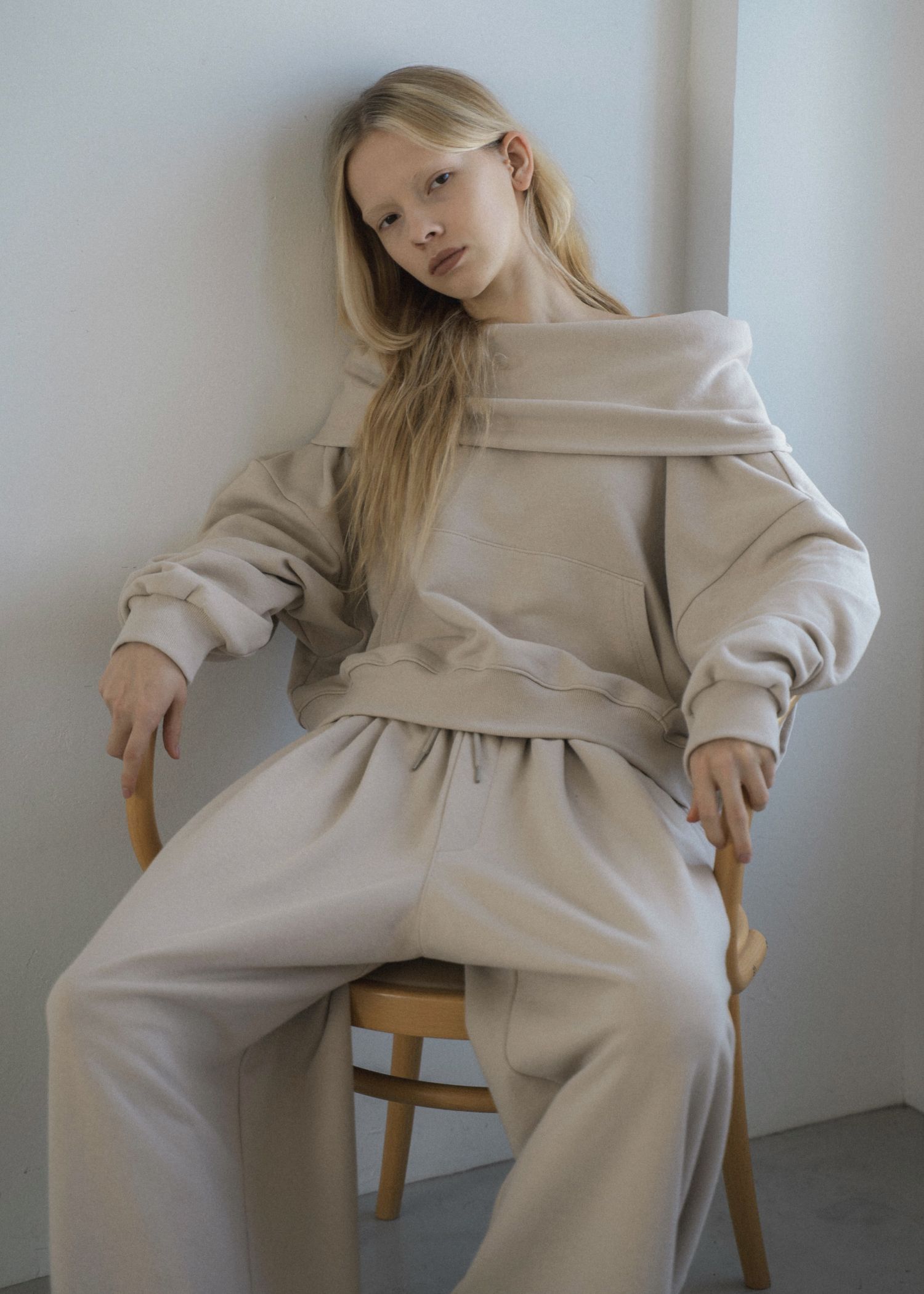 off shoulder cropped hoodie sweat