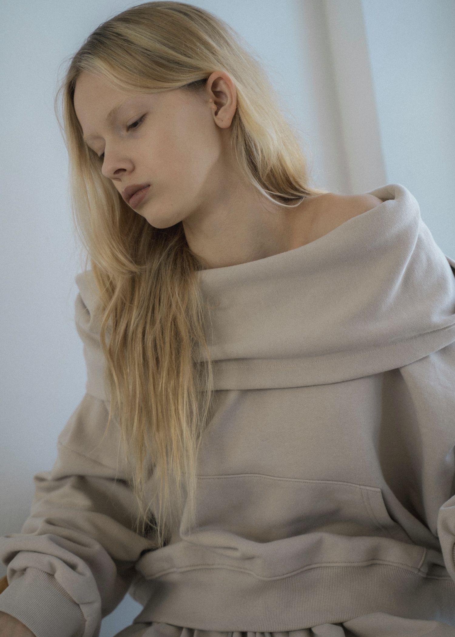 off shoulder cropped hoodie sweat