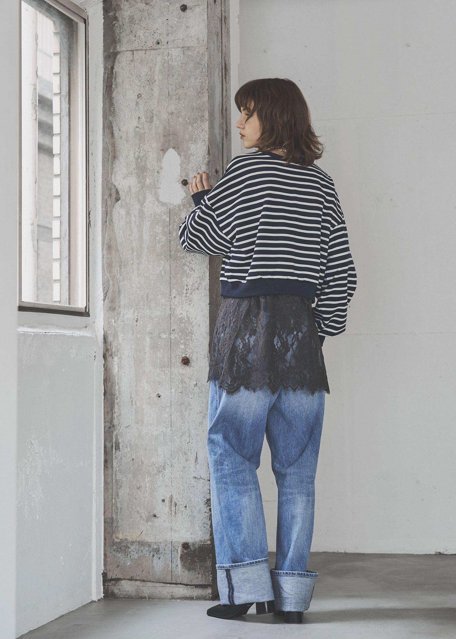 border logo print cropped sweat tops