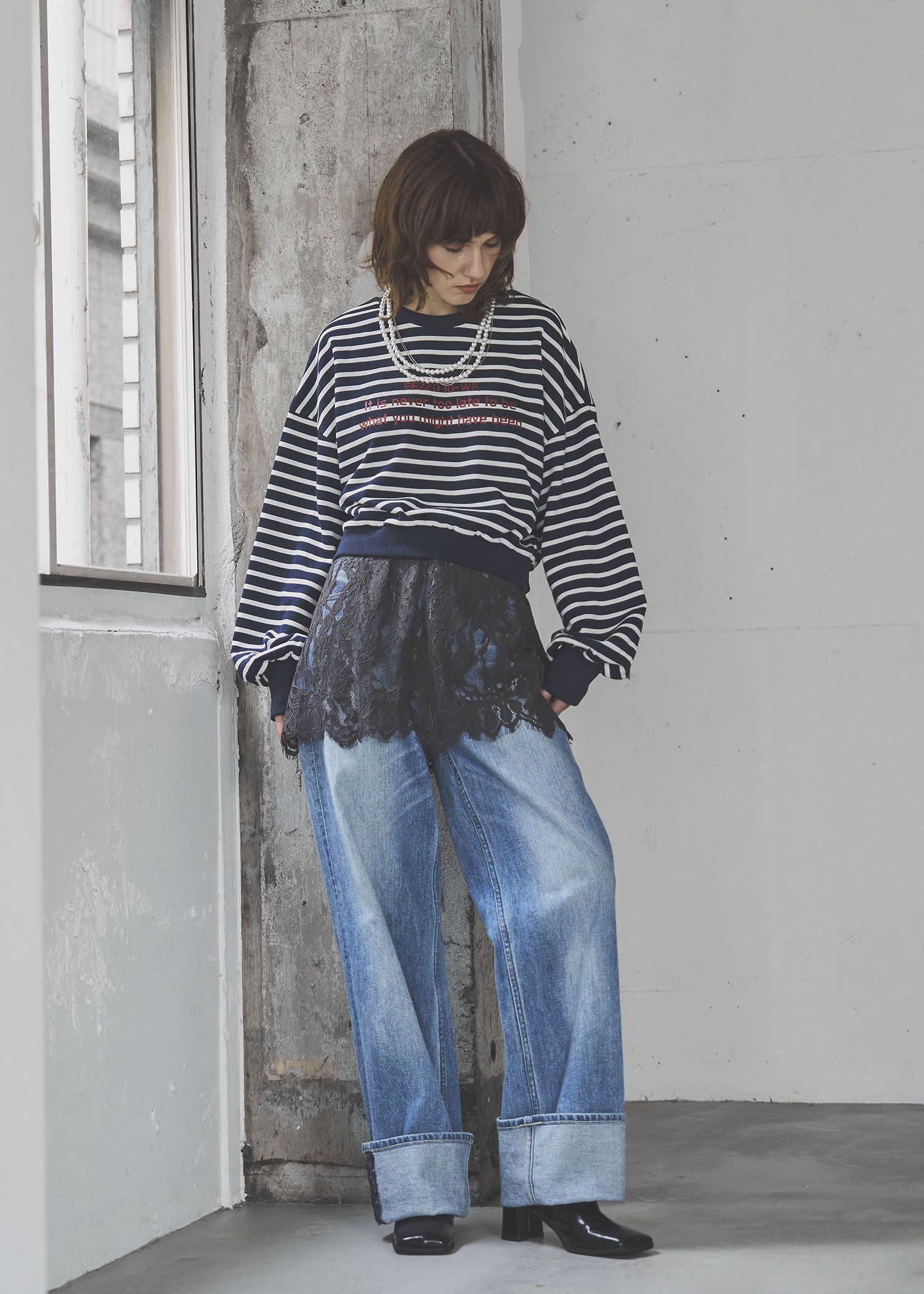 border logo print cropped sweat tops