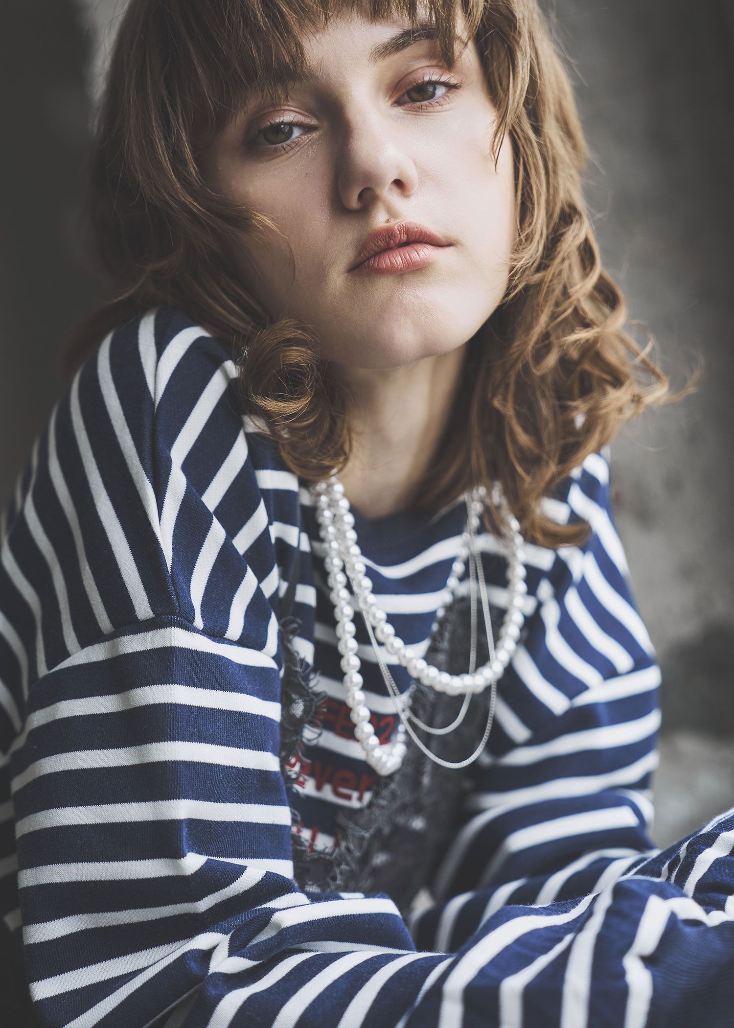 border logo print cropped sweat tops