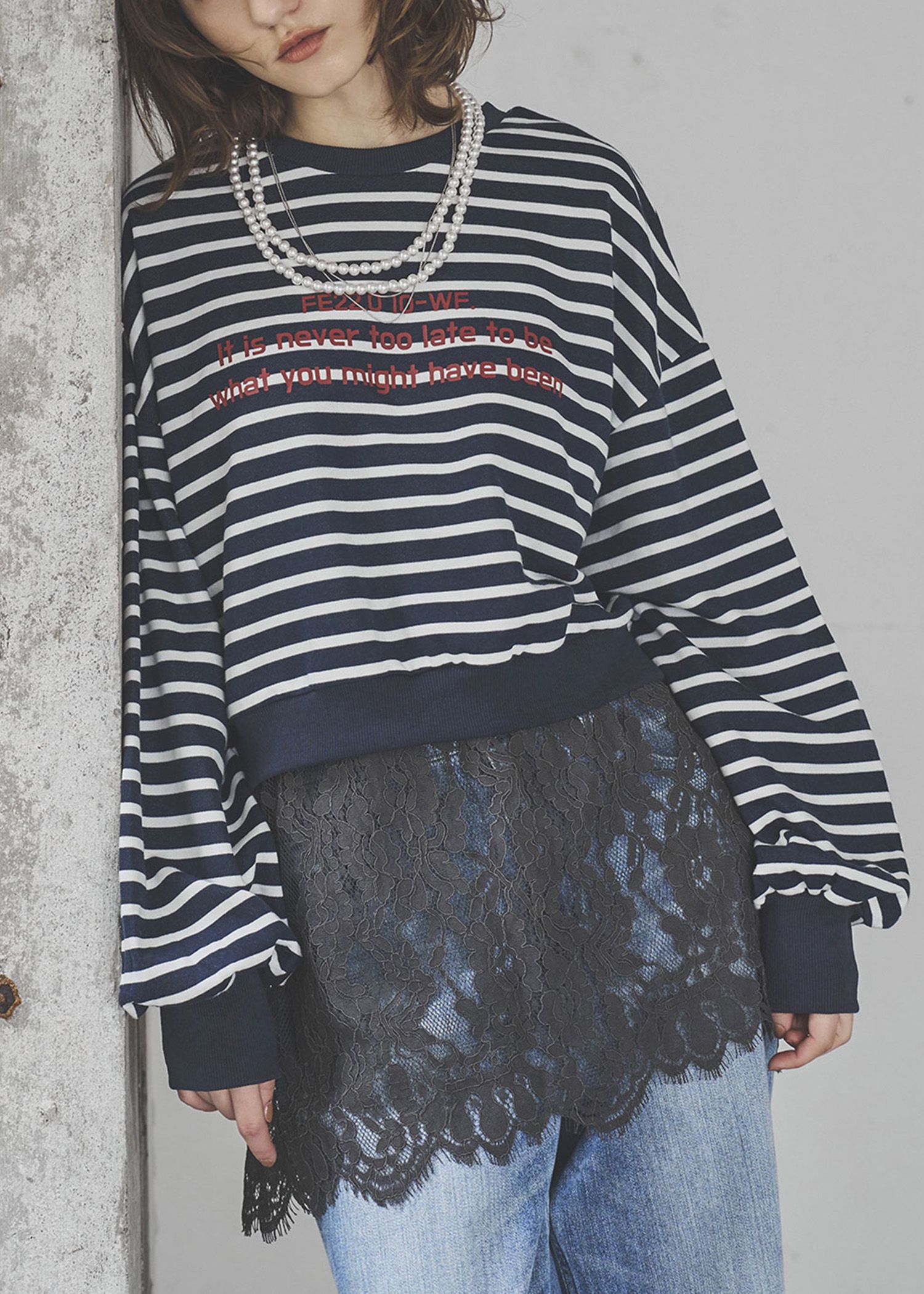 border logo print cropped sweat tops