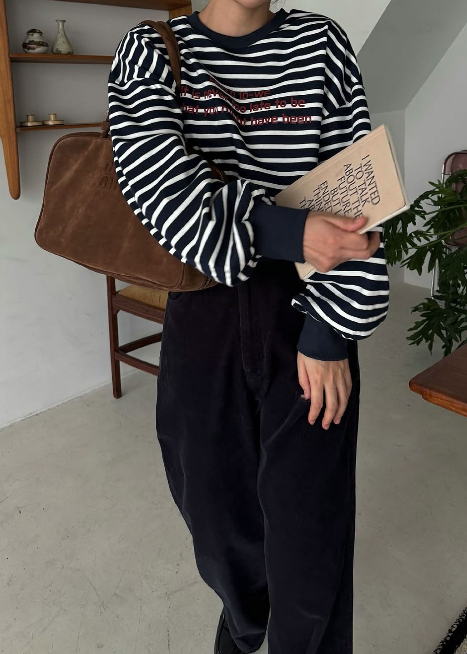 border logo print cropped sweat tops