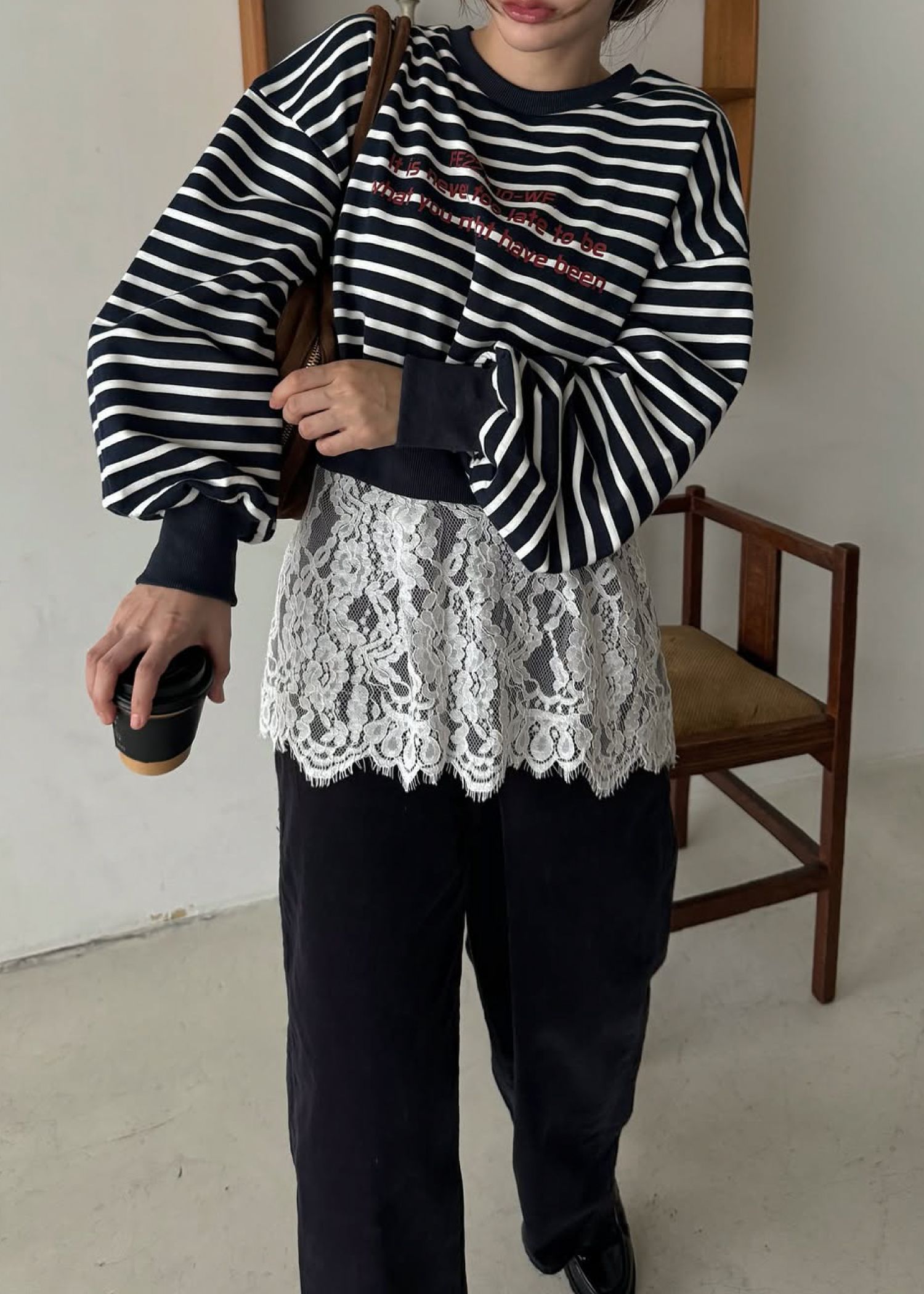 border logo print cropped sweat tops