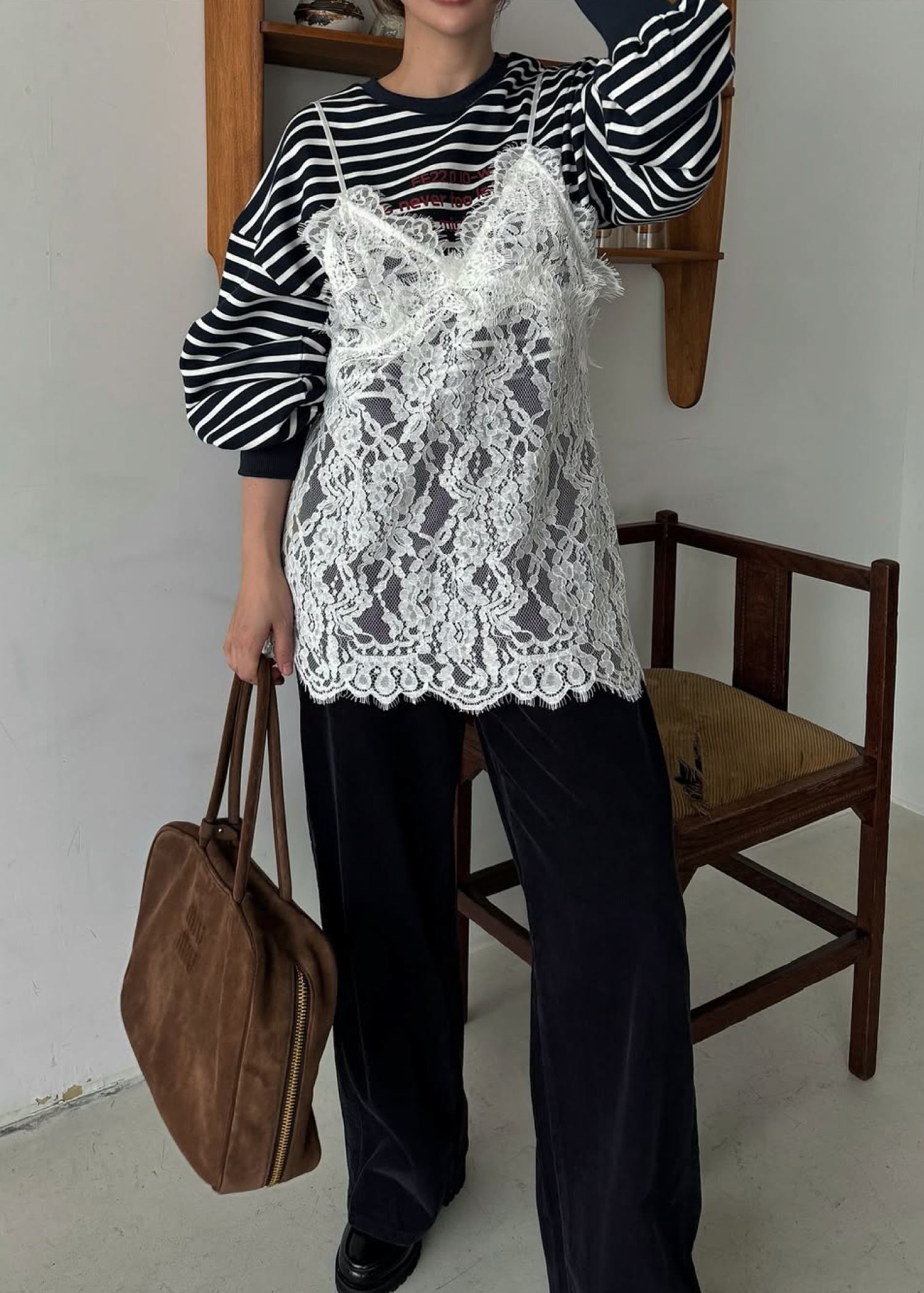 border logo print cropped sweat tops