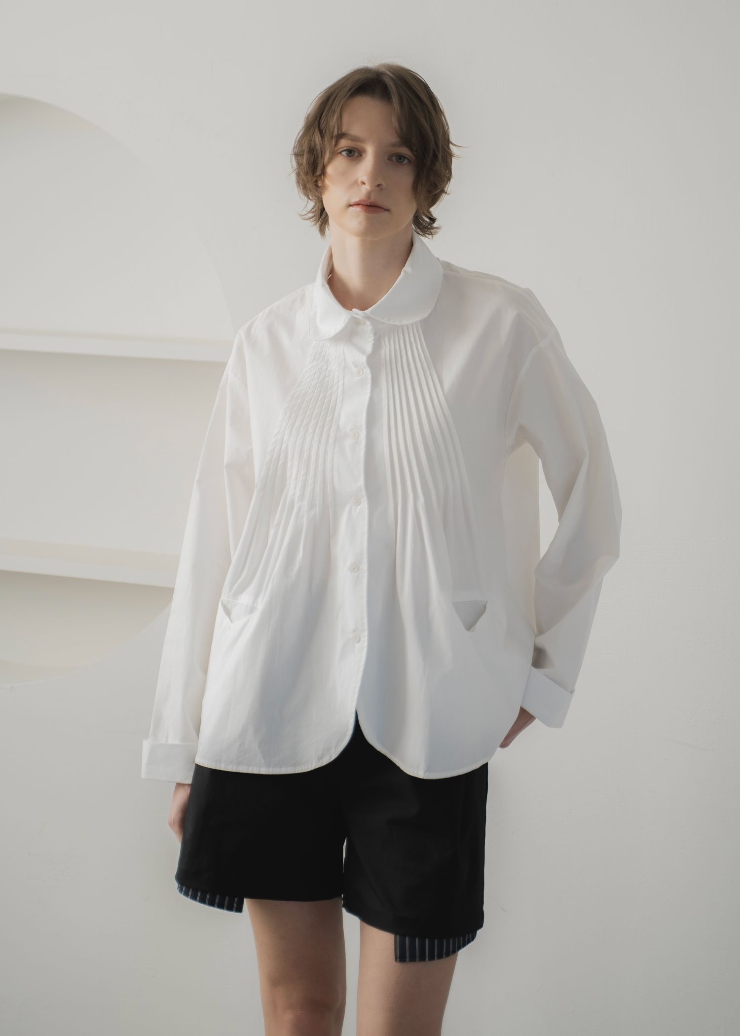 radial pintuck pocket round collar shirt BL