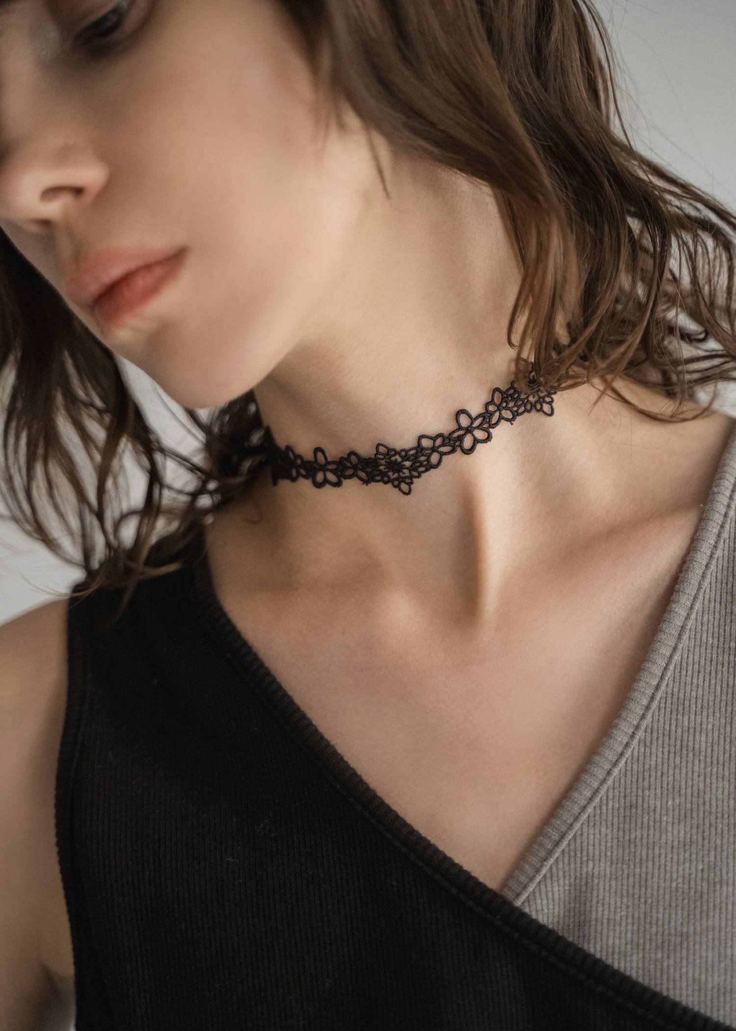 floral contour lace ribbon choker