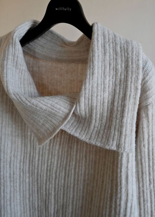 petal collar off shoulder knit