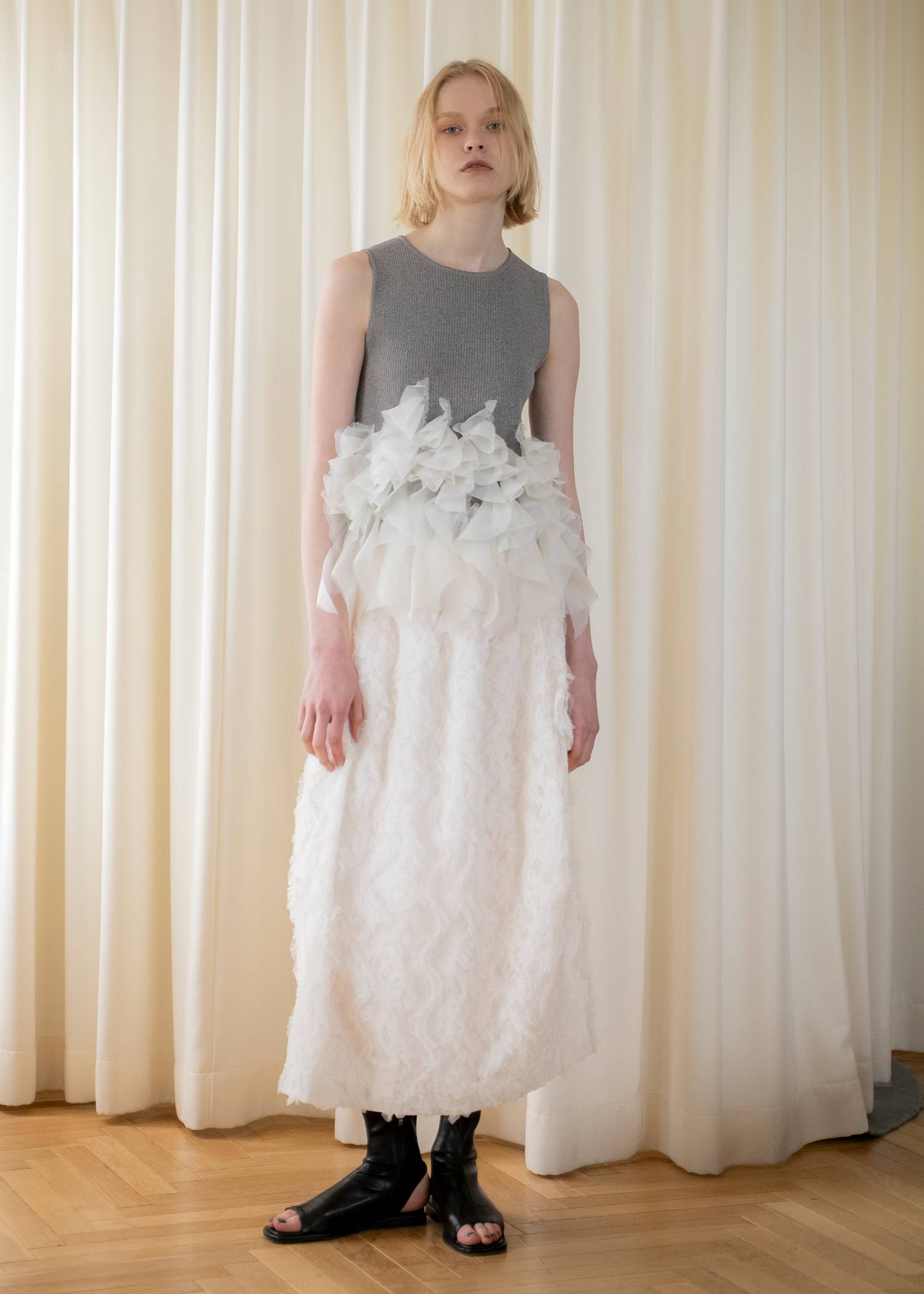 gradation frill no sleeve knit