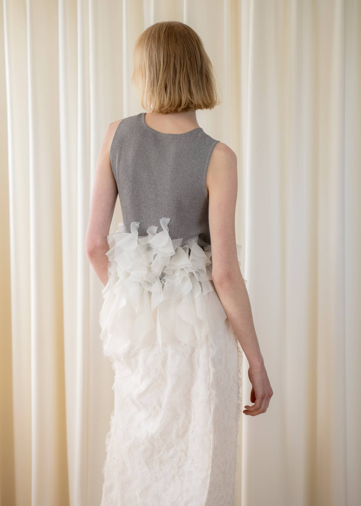 gradation frill no sleeve knit