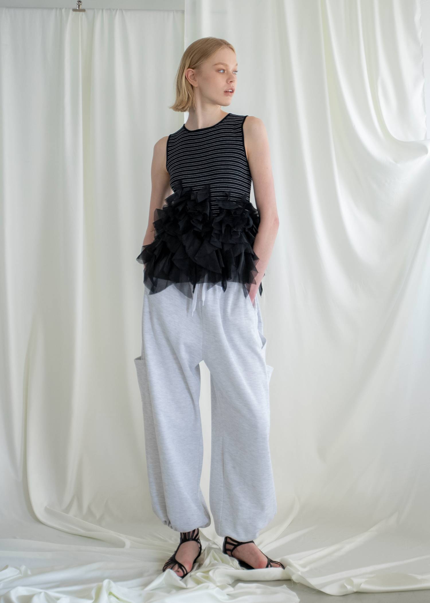 gradation frill no sleeve knit