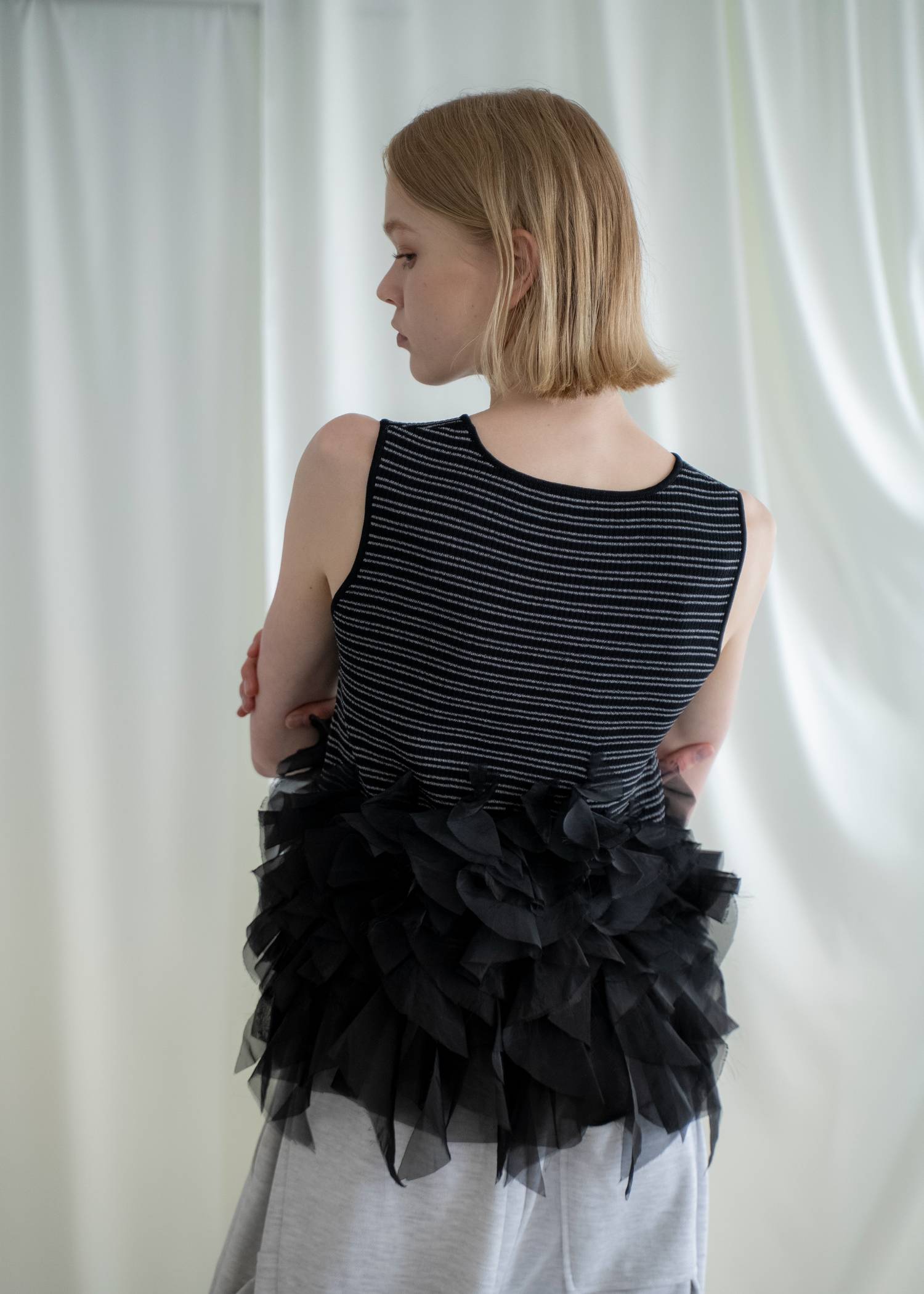 gradation frill no sleeve knit