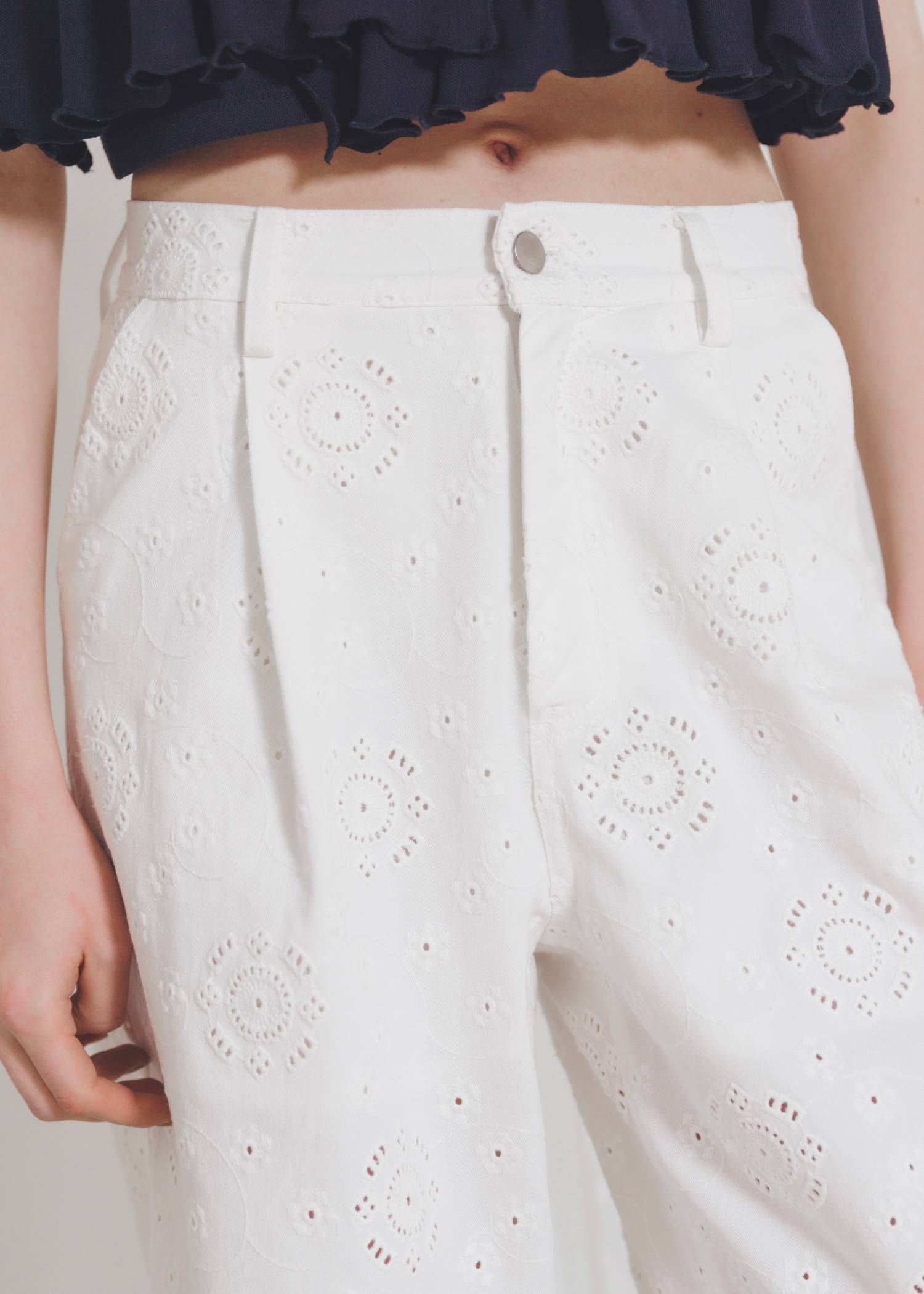 eyelet embroidery chino PT