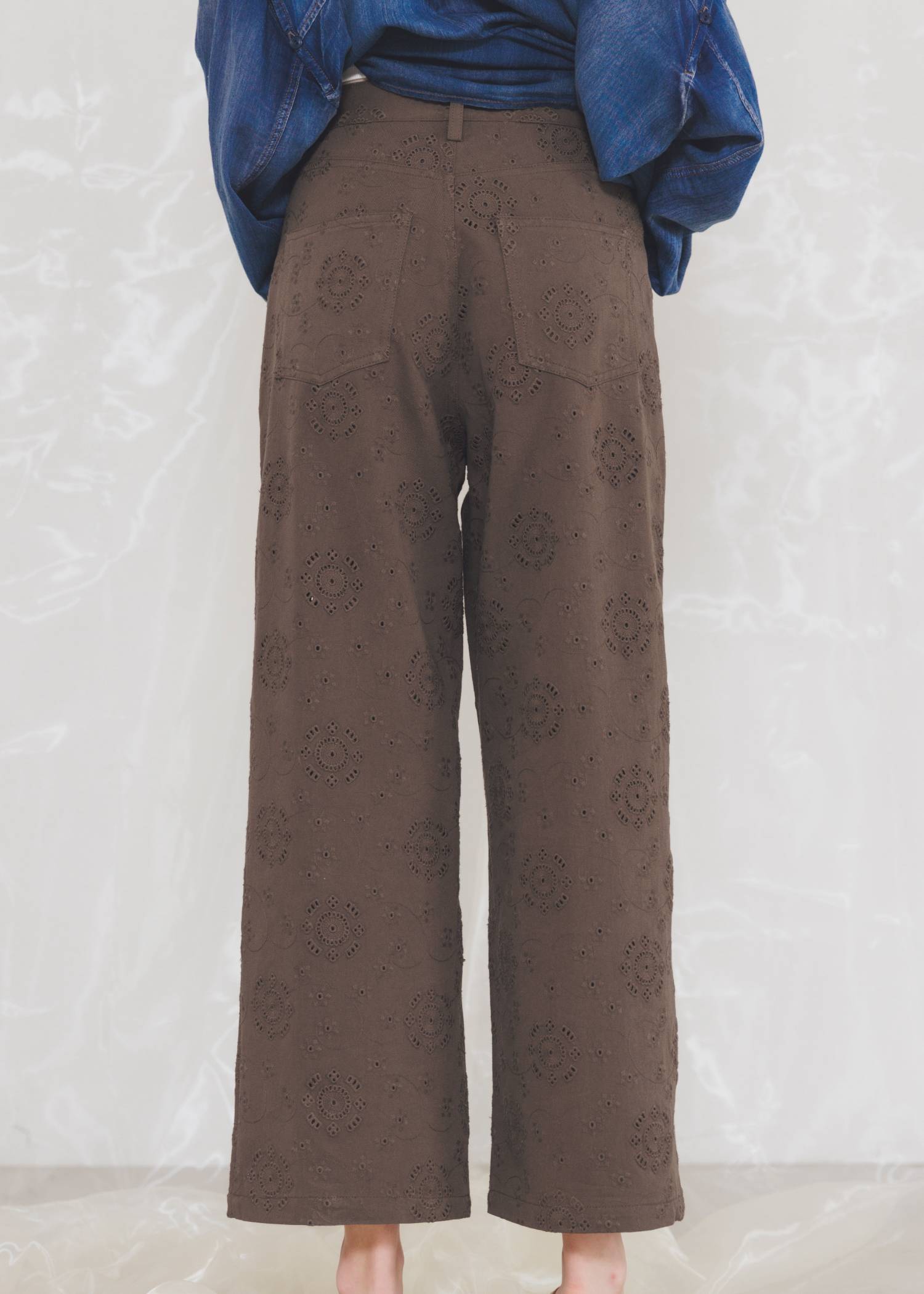 eyelet embroidery chino PT