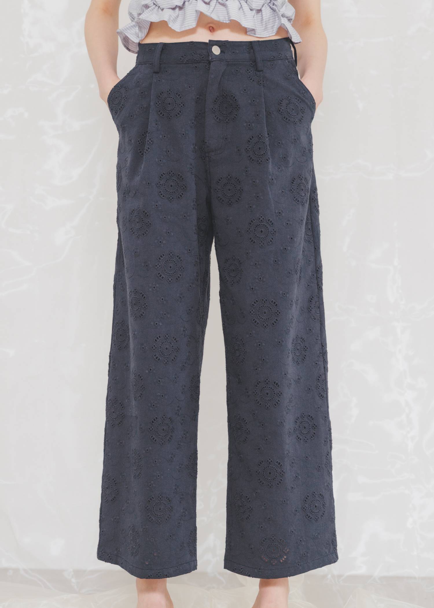 eyelet embroidery chino PT