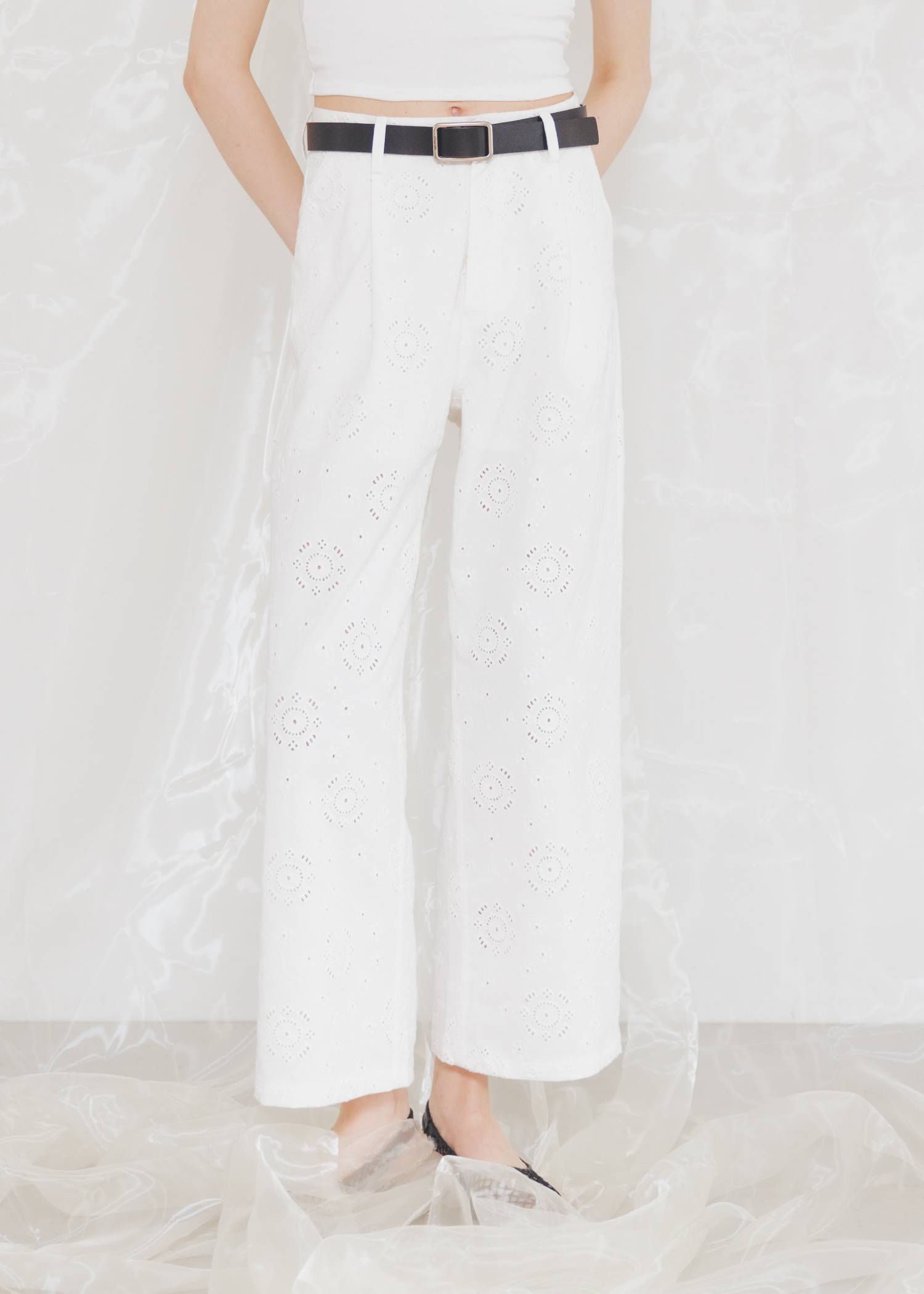 eyelet embroidery chino PT