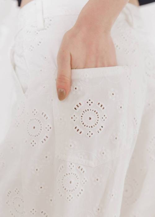 eyelet embroidery chino PT