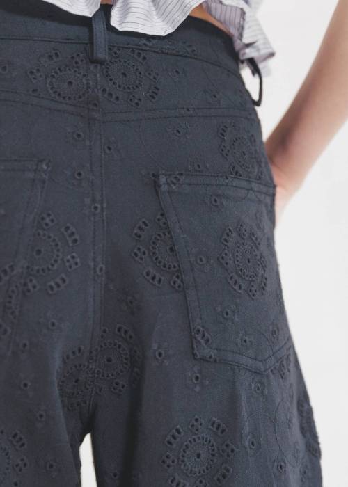 eyelet embroidery chino PT
