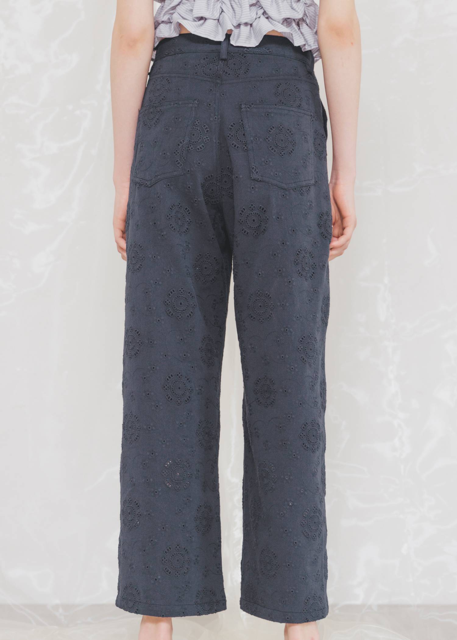 eyelet embroidery chino PT