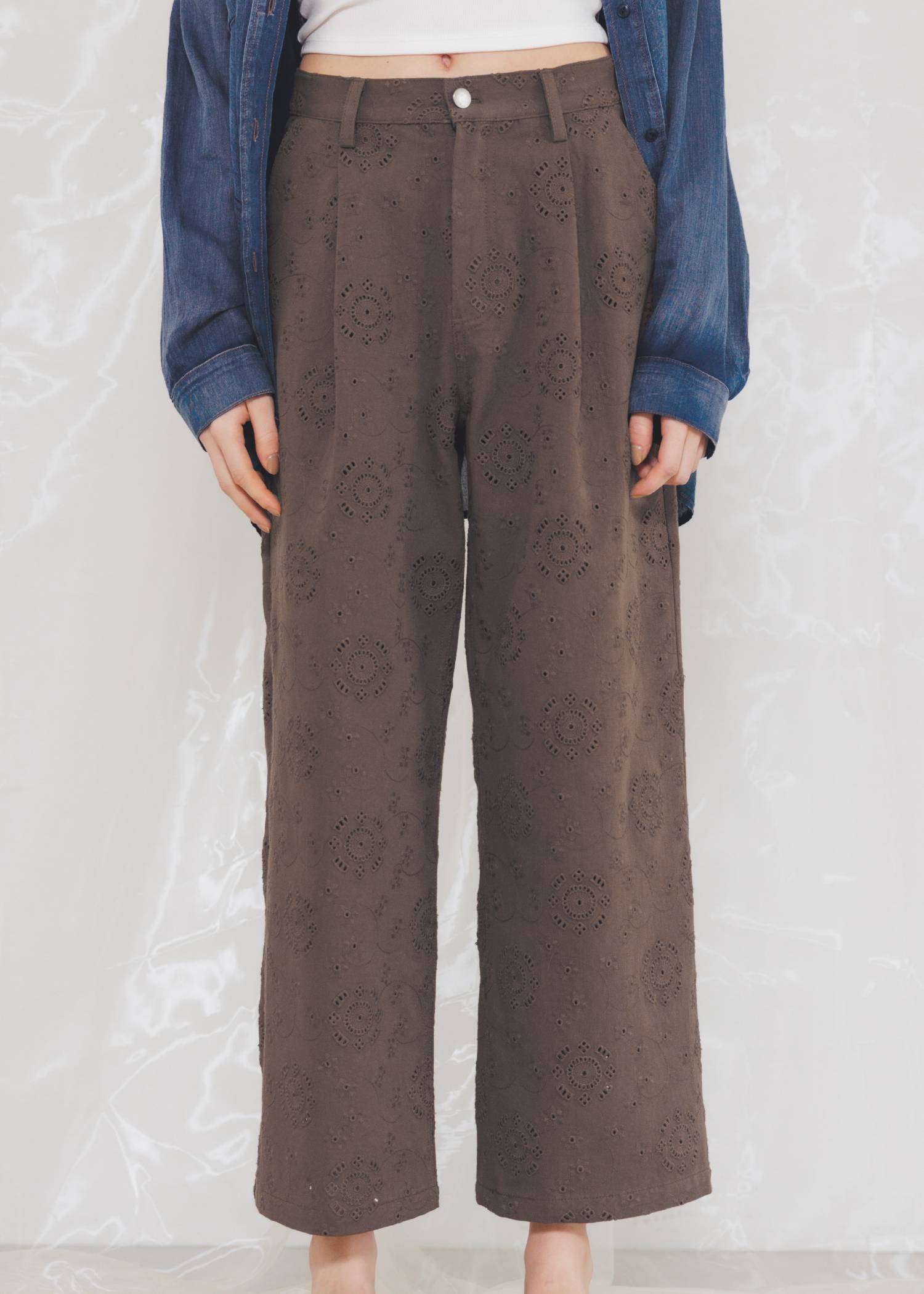 eyelet embroidery chino PT